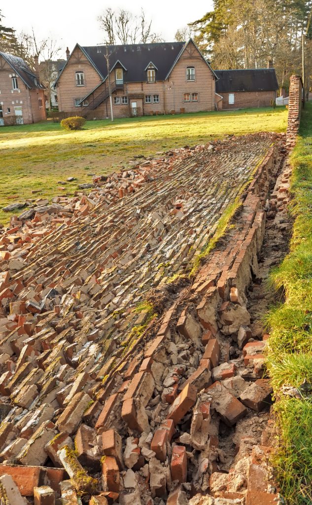 Le mur du Chateau et Domaine de la Place