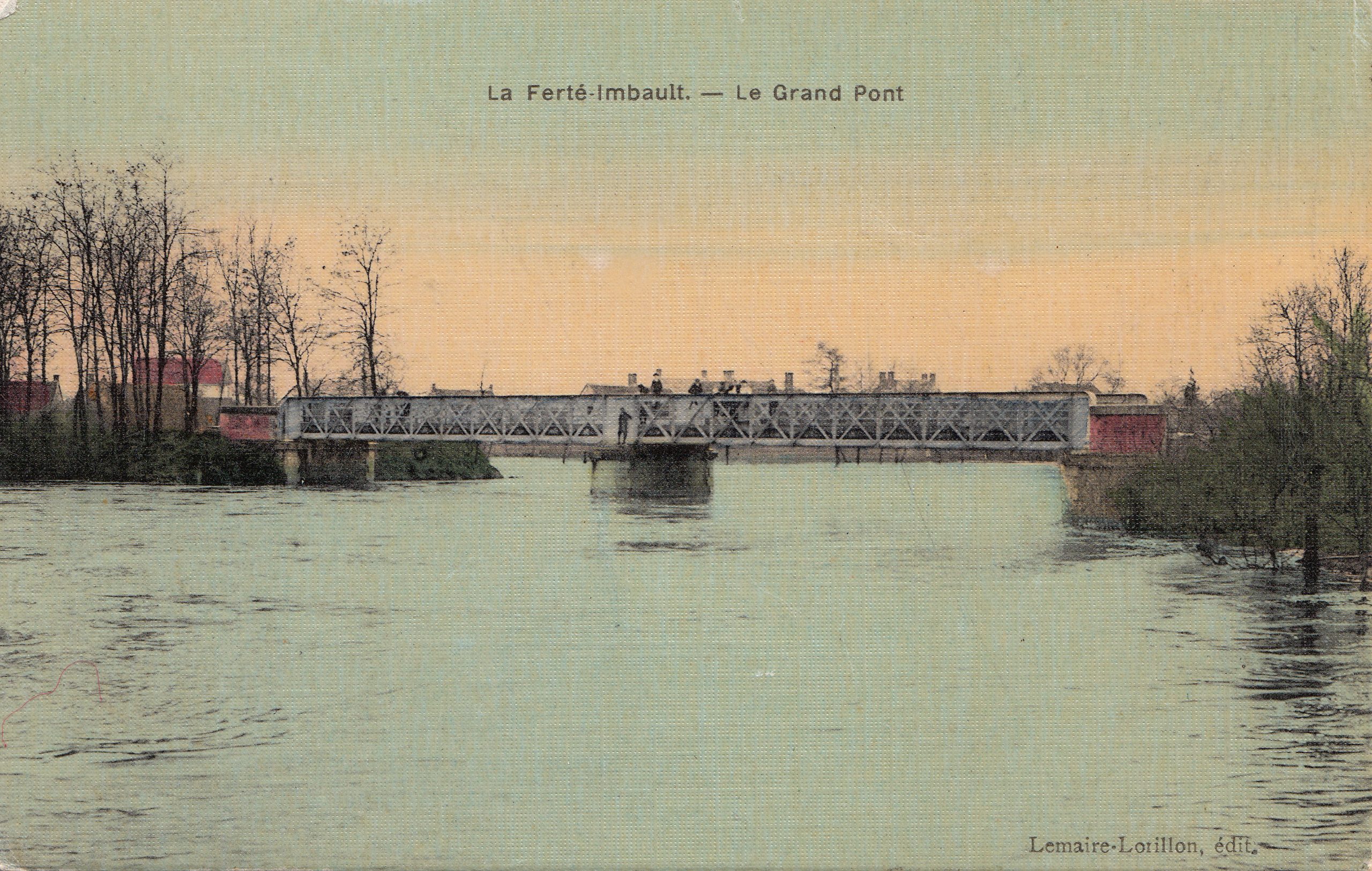 Vieille carte postale colorisée représentant le pont métallique au dessus de la Sauldre à La Ferté-Imbault